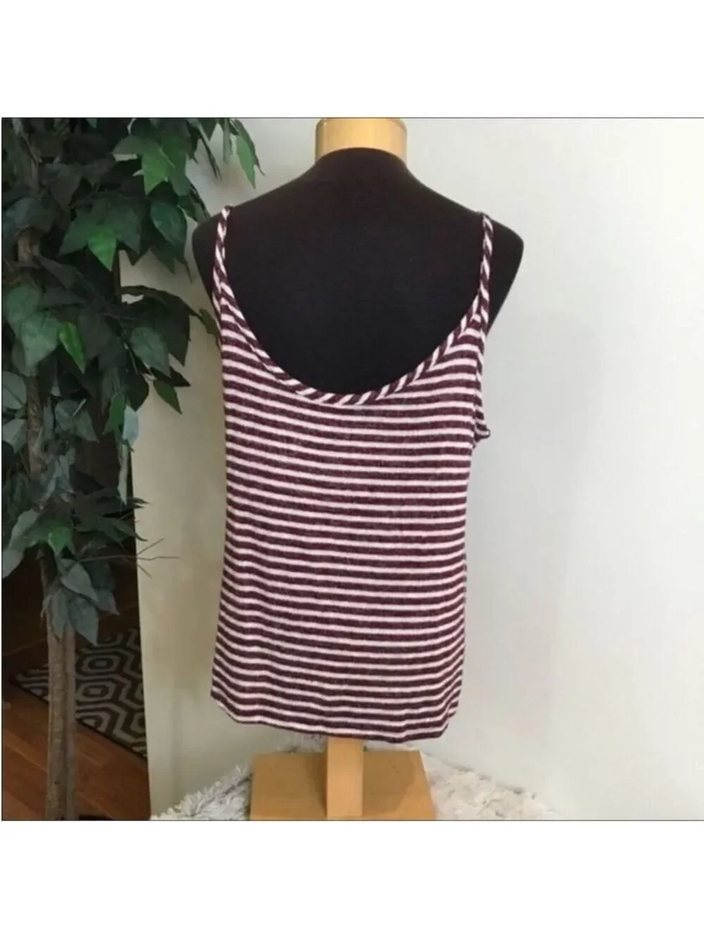 SO spaghetti strap striped top w/ knotted front Woman’s Juniors size L - Picture 6 of 14